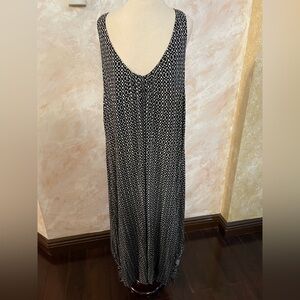 Anne Klein 2X Tie Hem Sleeveless Black & White Printed Maxi Dress